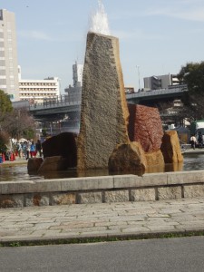 大阪城・梅桃 113・噴水 (480x640)
