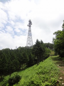 長老ヶ岳 073・DDIの電波塔 (480x640)