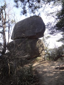 竜王山 201・重ね岩 (480x640)