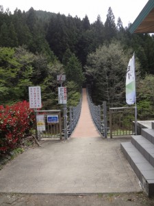 観音峰 002・山上川の橋 (480x640)