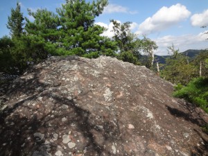 虚空蔵山 100・露岩 (640x480)