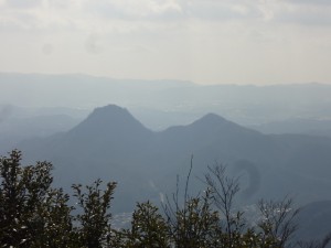大船山 033・羽束山(左)と宰相ケ岳(右) (640x480)