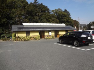 三上山 003・御上神社の駐車場 (640x480)