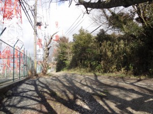 生駒山 059・山頂と暗峠への別れ (640x480)