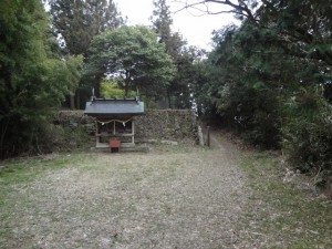 160324帝釈山 122・丹生城跡の石垣 (640x480)